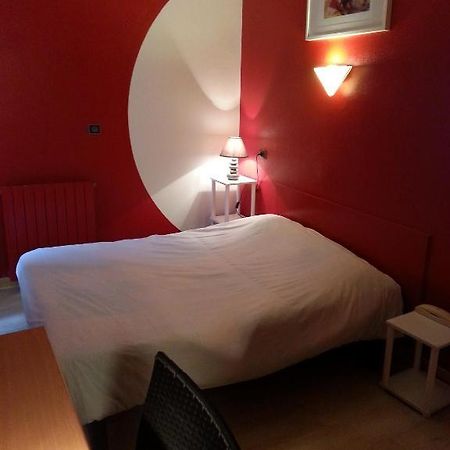 Hotel Du Lion D'Or Marmande Ruang foto