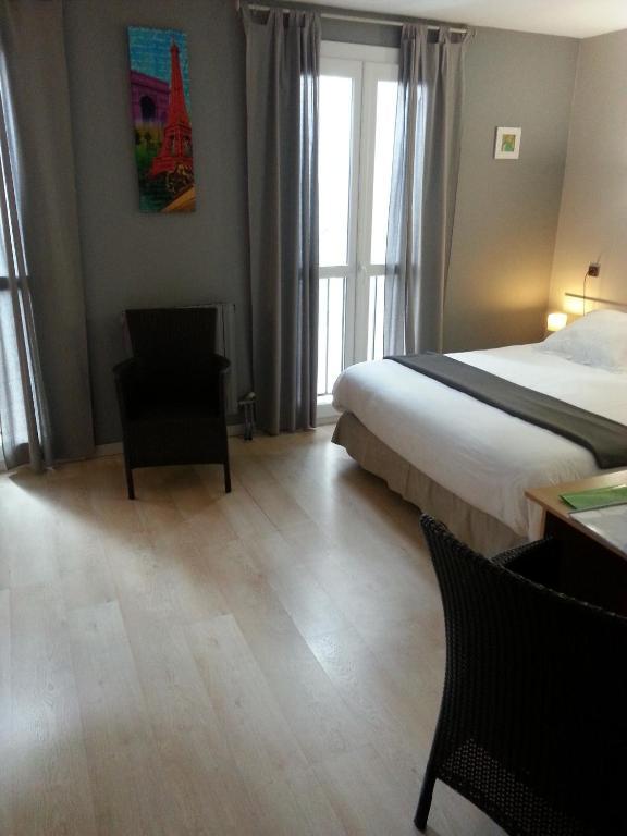 Hotel Du Lion D'Or Marmande Bagian luar foto