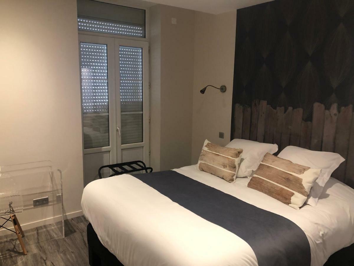 Hotel Du Lion D'Or Marmande Bagian luar foto