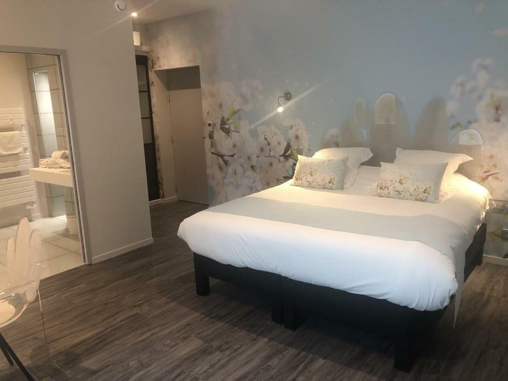 Hotel Du Lion D'Or Marmande Bagian luar foto
